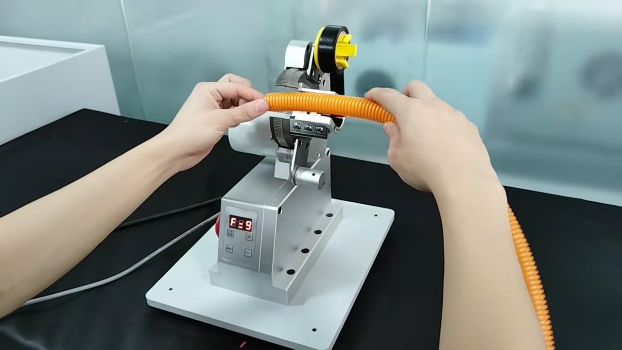 Mini golfpijp wikkelmachine met lijmtape – precies en efficiënt wikkelen