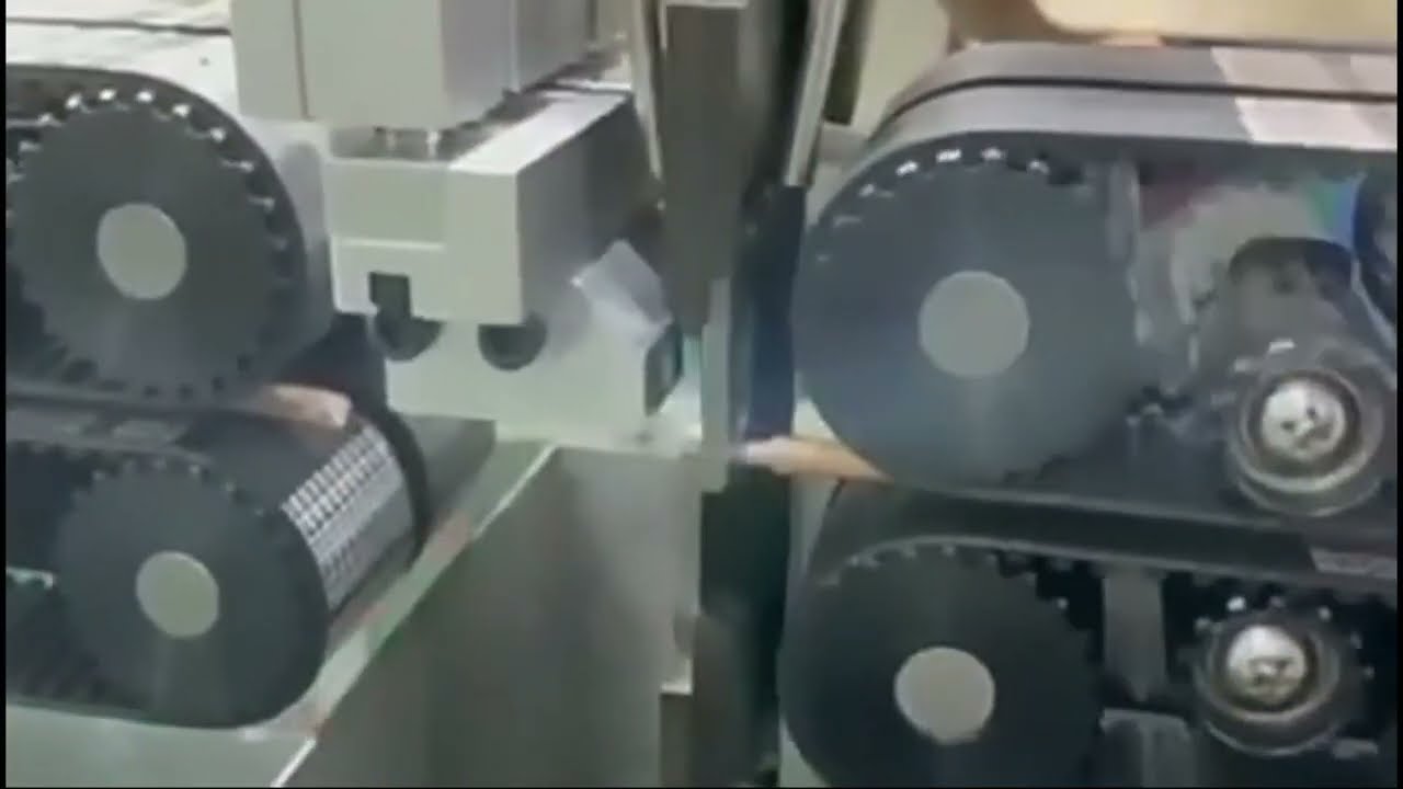 Volledig automatische coaxkabel snij- en stripmachine met touchscreen - hoge precisie