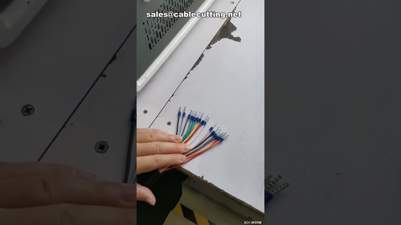 Semi-automatische krimpmachine voor geïsoleerde adereindhulsen en kabelterminals
