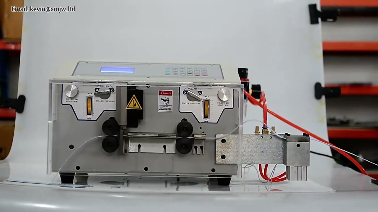 SWT508PX2 - Computer gestuurde automatische draadstripper en buigmachine voor flexibele vlakke kabels 2-12P