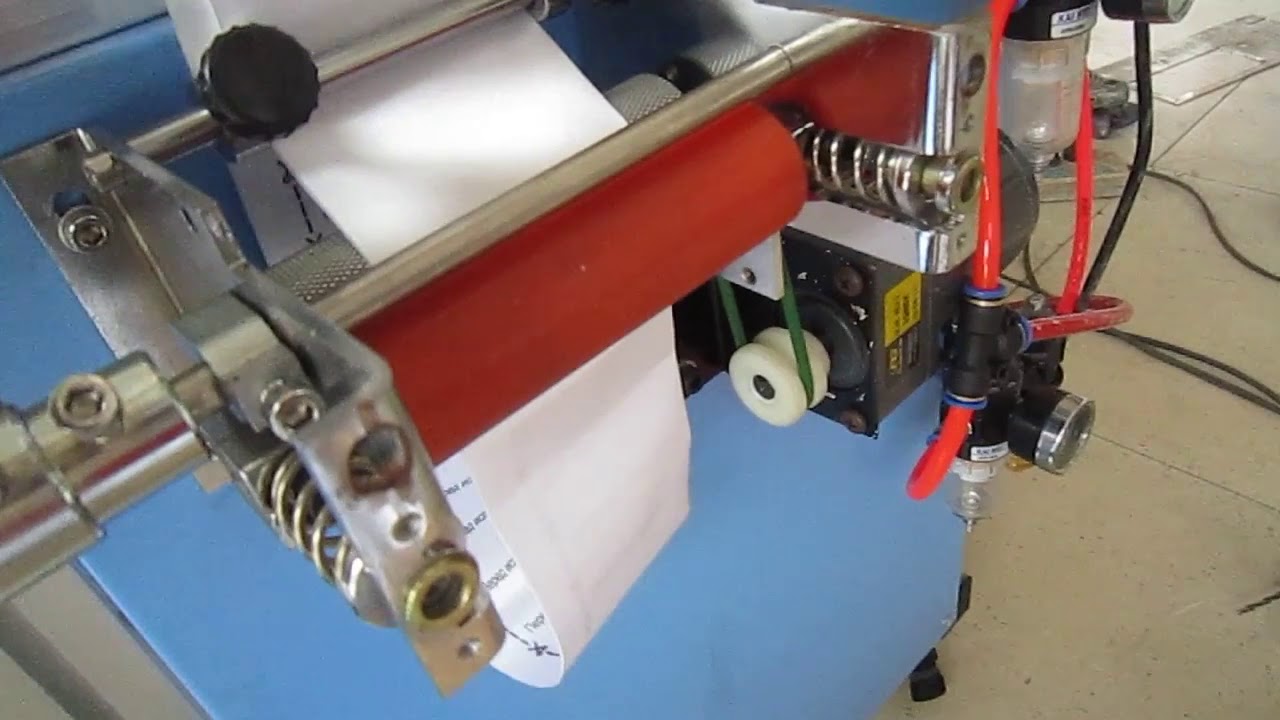 ZCUT 220 ultrasone witte satijn textiellabel snijmachine – precies snijden voor geweven labels en TTR printer logo's