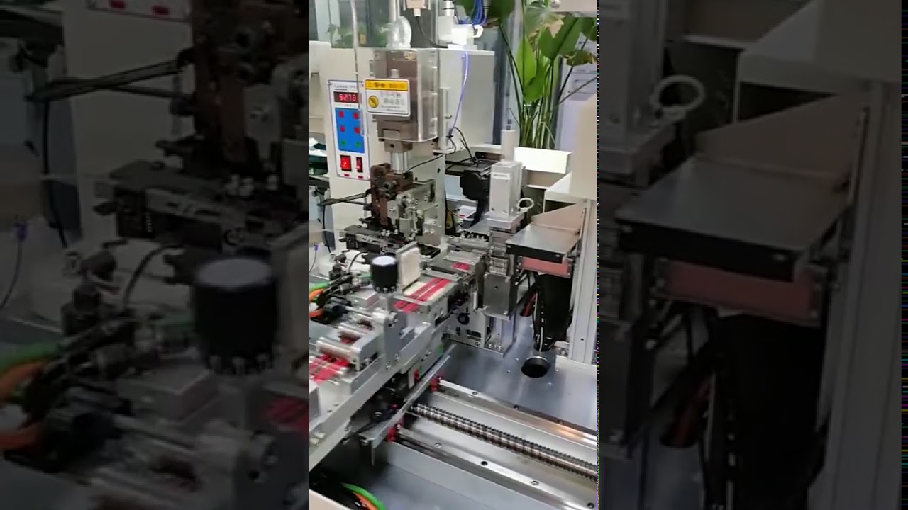 WPM-DPW12: Automatisch meerdere draden in plastic plugbehuizingen steken