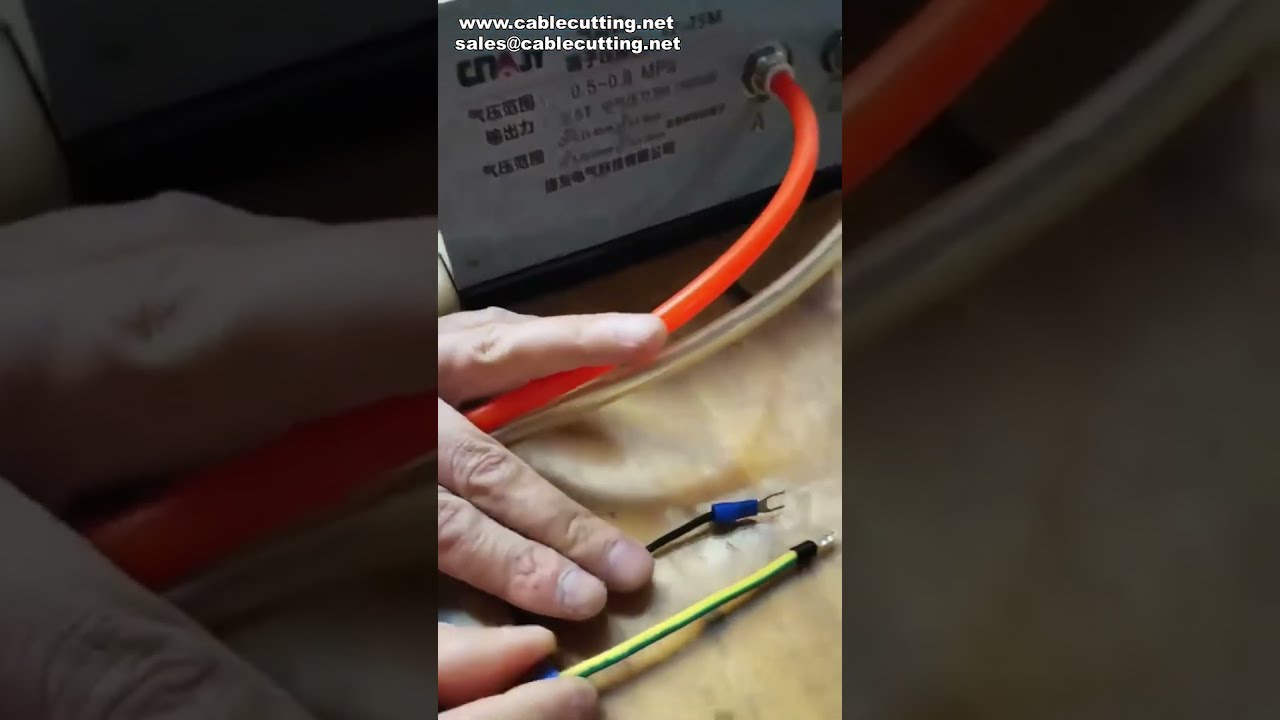 Eén matrijs voor buis- en geïsoleerde kabelschoenen: maatwerk krimpoplossing #fabriek #machine